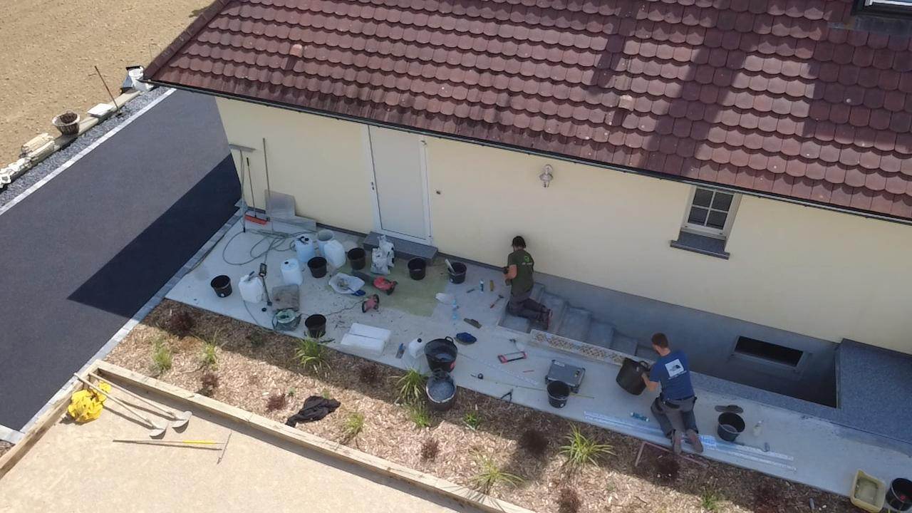 Chantier récent — équipe Kréa Concept en pose de moquette de pierre dans le Haut-Rhin