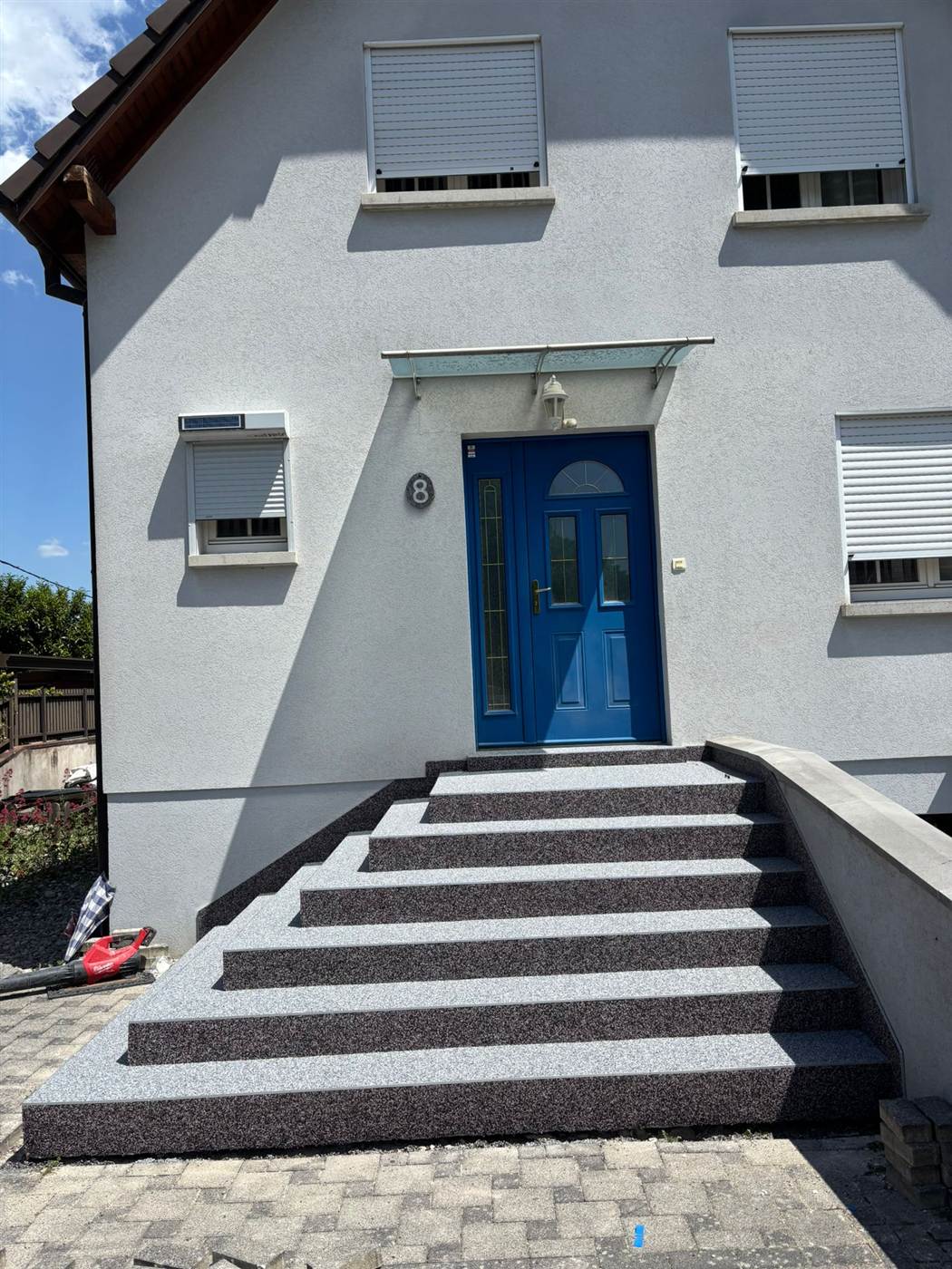 Moquette de pierre sur escalier extérieur réalisé par Kréa Concept dans le Haut-Rhin