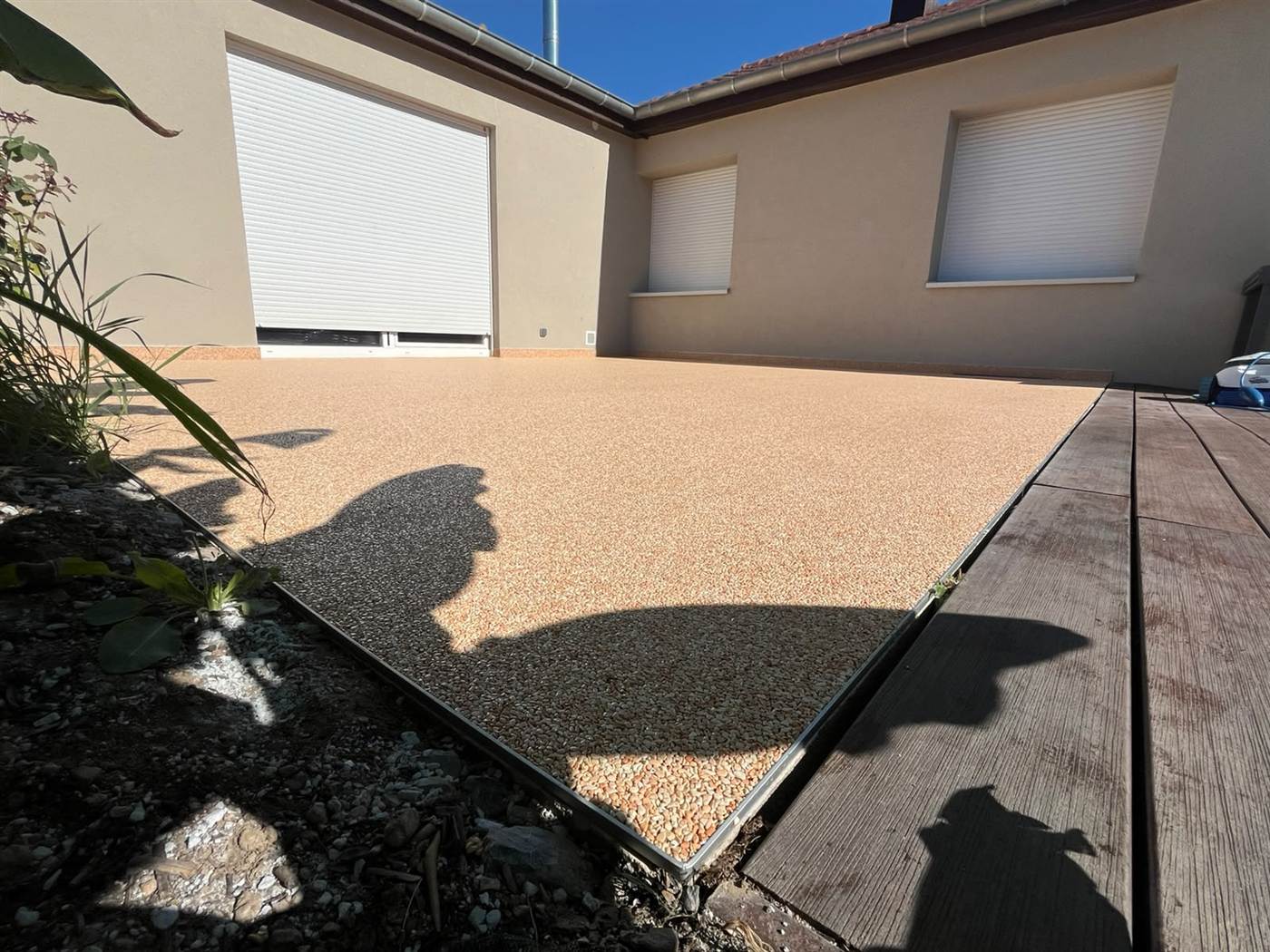 Moquette de pierre sur terrasse réalisé par Kréa Concept dans le Haut-Rhin